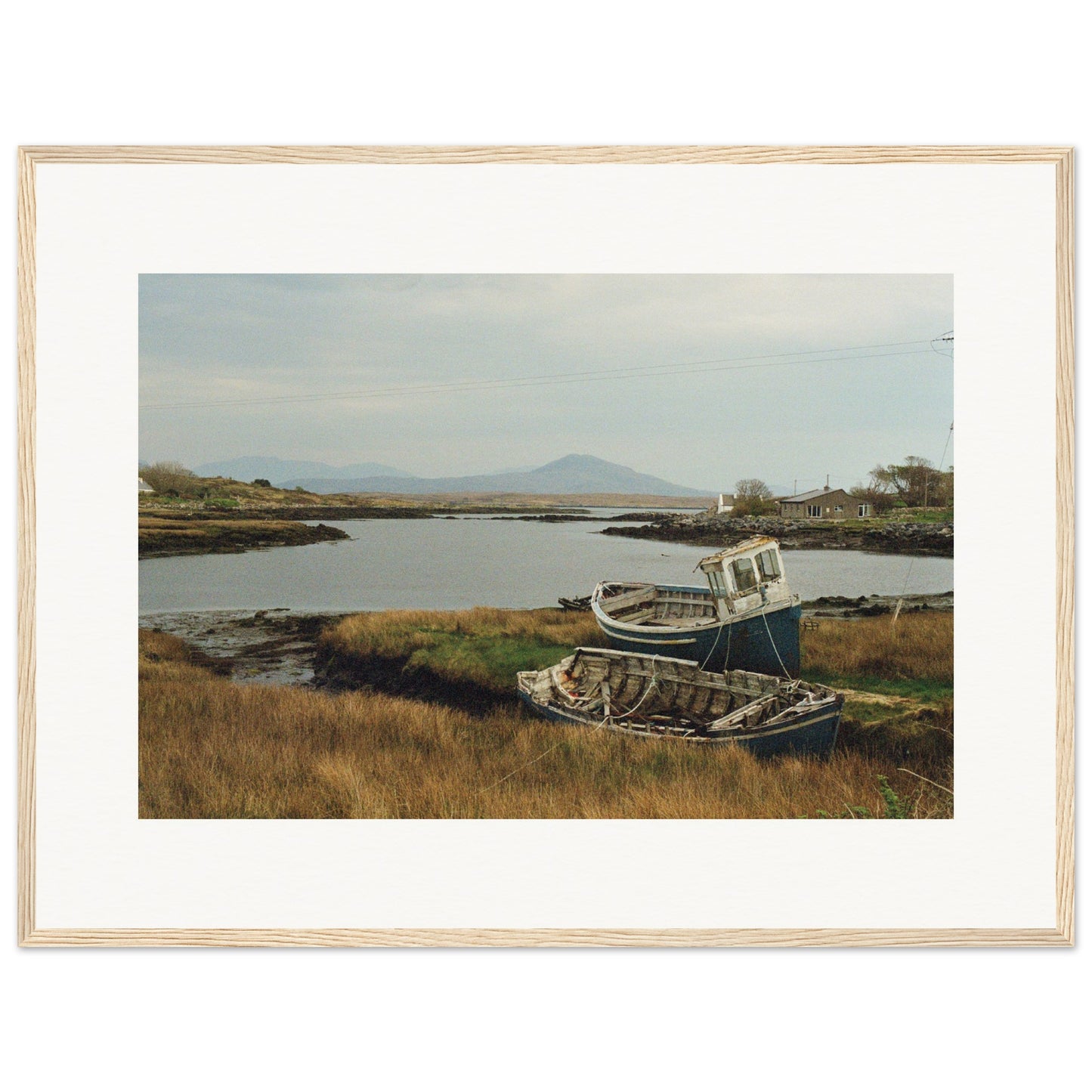 Irland West Blue Boat am See