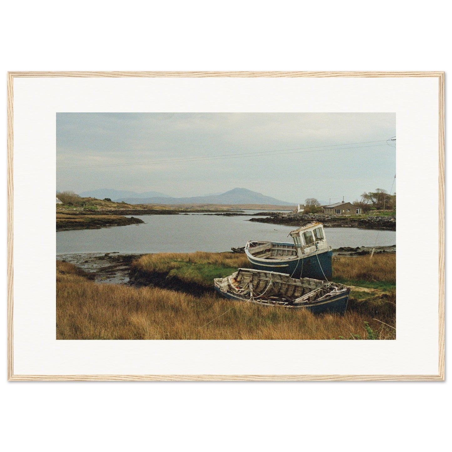 Irland West Blue Boat am See